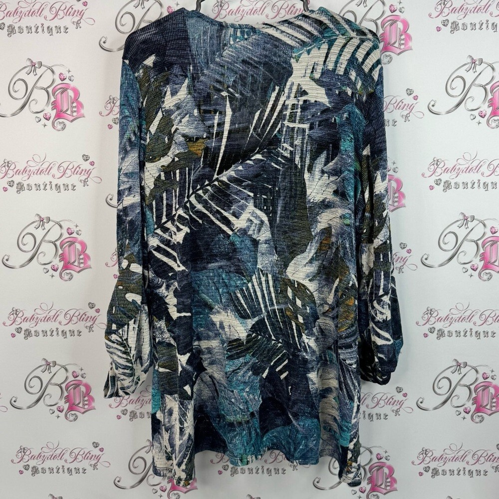 Bali Corp Long Sleeve Tropical Leafs Floral Print V-Neck Top - Blue And White View 2